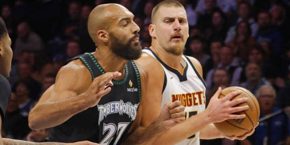 Šta? Ljudi, gde je lopta? Magičan potez Jokića iza leđa, ovo samo on može (VIDEO)