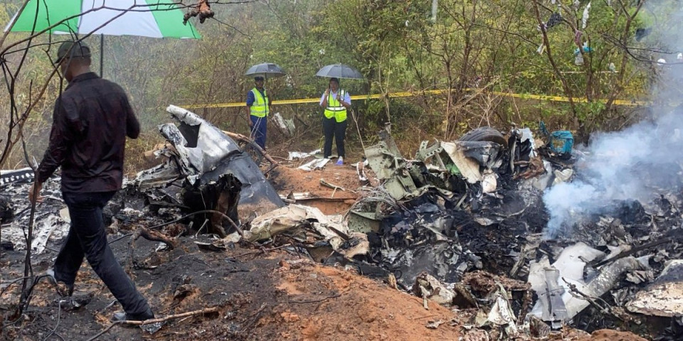 Jeziva tragedija: U padu aviona sa stranim putnicima nema preživelih - u toku potraga za telima (FOTO)