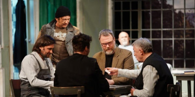 Predstava "Let iznad kukavičjeg gnezda" u kojoj glavnu ulogu igra Dragan Bjelogrlić ukida se posle 20 godina igranja u Beogradskom dramskom pozorištu.