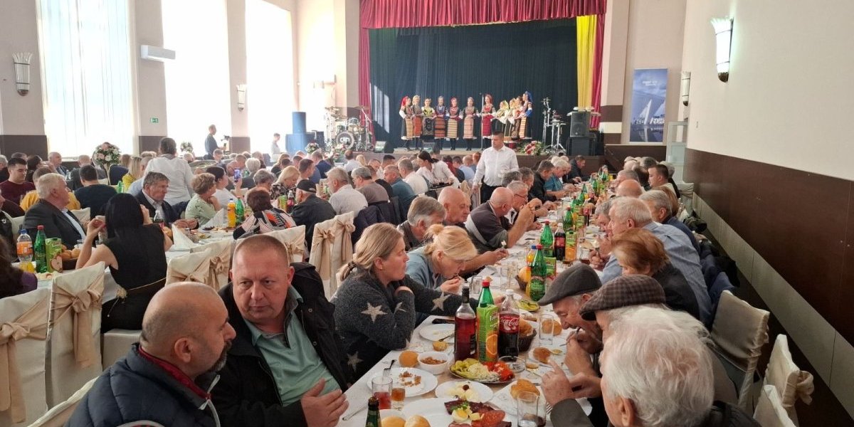 Bogovski provod za penzionere: Firma ih ne zaboravlja