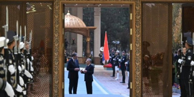 Predsednik Srbije Aleksandar Vučić koji boravi u Taškentu u zvaničnoj poseti Republici Uzbekistan poručio je naša zemlja može da bude most i snažan partner koji povezuje Centralnu Aziju sa Evropom.