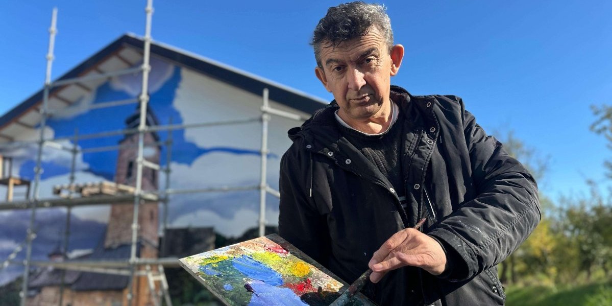 Nestvarna slika u Lipnici kod Čačka: Pogledajte šta Milan crta na ogromnom zidu