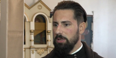 Otkud svešteniku Stefanu Jovičiću iz Plandišta pravo da blokaderskom cirkusu, koji maltretira građane Srbije skoro punih godinu dana i promoviše mržnju i agresiju, vređajući verujuće i preteći svima koji drugačije politički misle, daje Parohijski dom, objekat koji su svi Pravoslavci u Plandištu, za posebne verske namene, izgradili svojim novcem