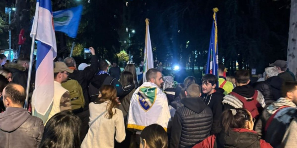 LUDILO MOZGA: Doveli šiptarsku SDA "Torcidu" u Beograd da ruše Srbiju!? (FOTO)