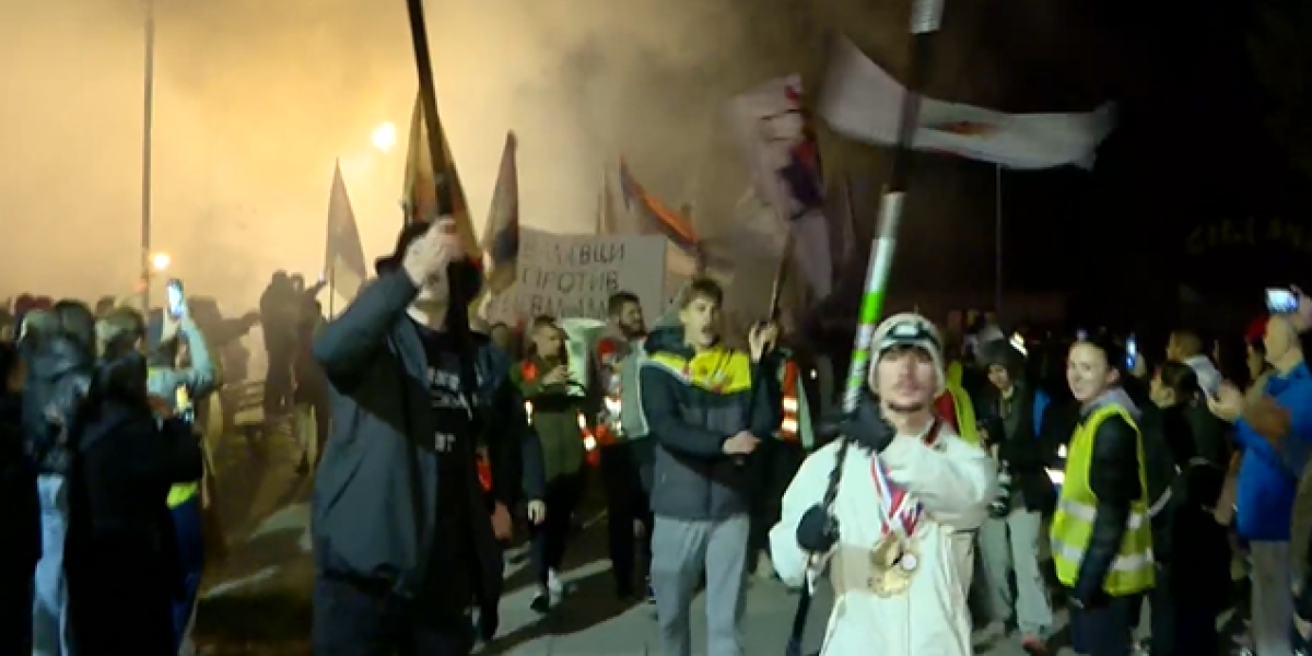 Nezapamćena scena na antisrpskom glasilu: Reporterka N1 uživo u programu pokopala blokadere (VIDEO)