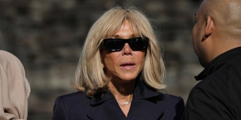 Brižit zasenila Peking: Makron ne skida pogled sa nje, modnim izborom šokirala sve (FOTO)