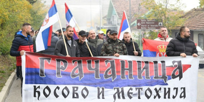 Grupa od 60 Srba sa Kosova i Metohije krenula je jutros peške ka Novom Sadu da podrži predsednika Srbije Aleksandra Vučića i veliki narodni skup protiv blokada i zaustavljanja Srbije! Prema našoj proceni, njima će biti potrebno više od deset dana da stignu do Novog Sada.
