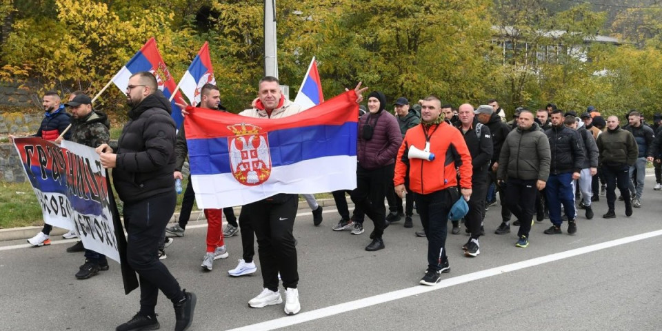 Šolakove antisrpske bitange: Pogledajte kako tajkunski Danas piše o Srbima sa KiM koji pešače ka Novom Sadu (FOTO)