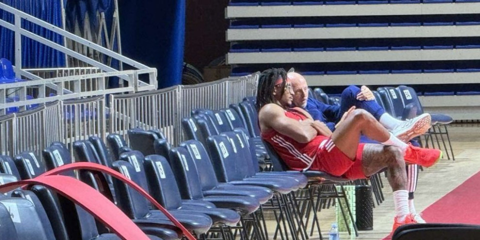 (FOTO/VIDEO) Hm, šta li se ovde mulja? Dok ekipa trenira, Saša Obradović i Moneke kuju tajni plan