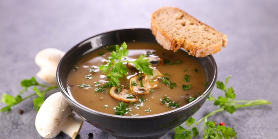 Ništa ukusnije i toplije za hladne dane - čorba od šampinjona sa belim vinom