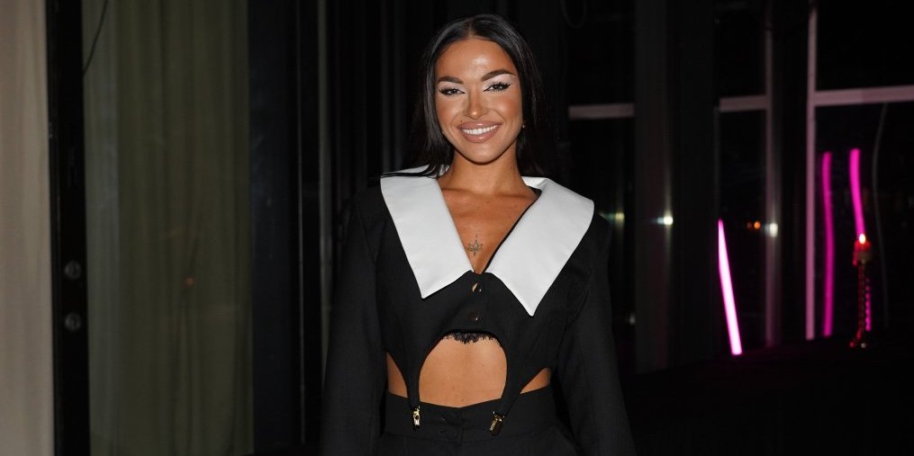 Nauljila silikone i strasno ga liže: Skinula se Džehva, pa raširila noge (FOTO)