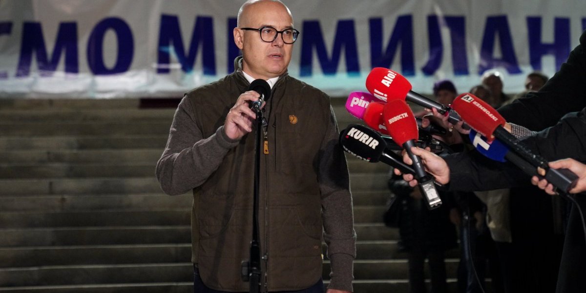 Miloš Vučević ispred Narodne skupštine