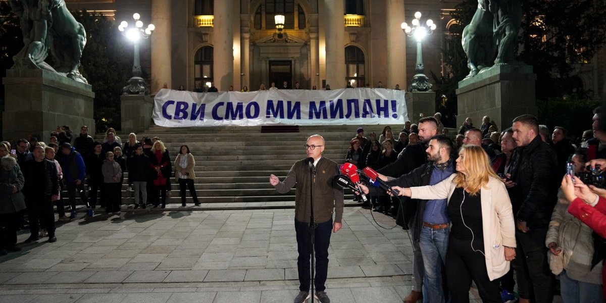 Miloš Vučević ispred Narodne skupštine