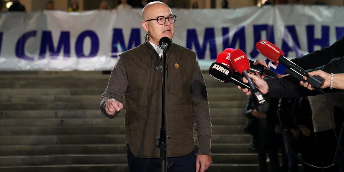 Miloš Vučević ispred Narodne skupštine