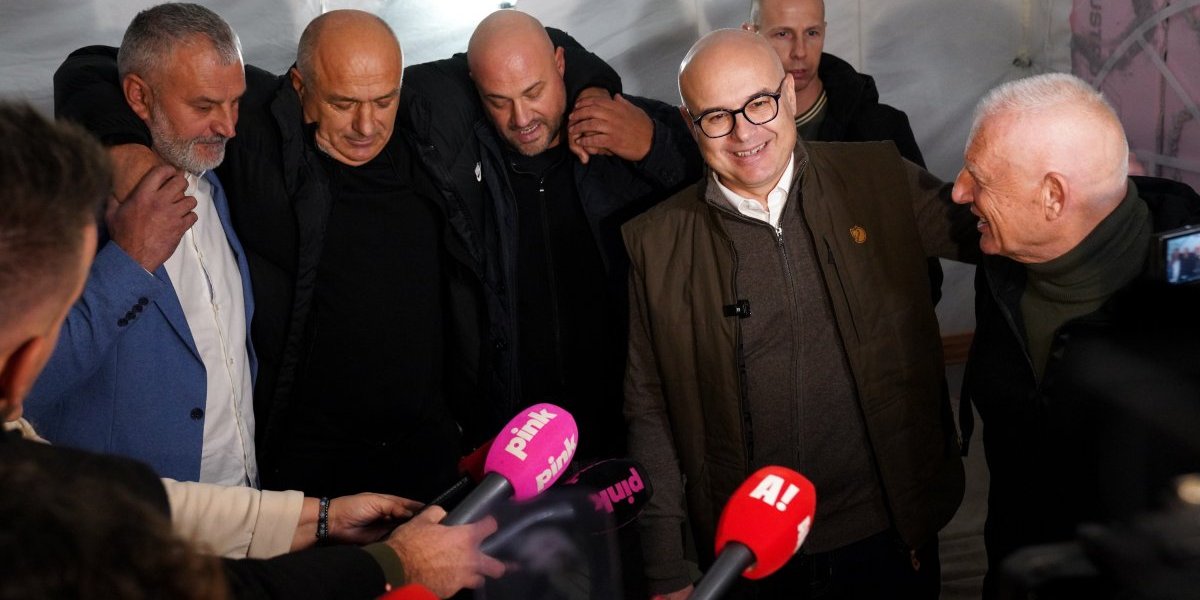 Miloš Vučević ispred Narodne skupštine