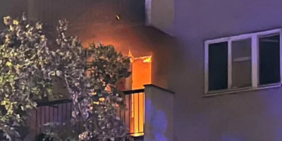 Veliki požar izbio je u stanu na drugom spratu zgrade u Ulici Veselina Masleše u Novom Sadu.