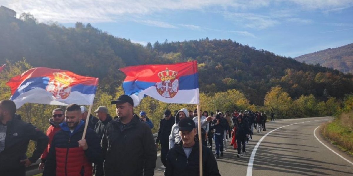 Srbi koji pešače sa KiM u Preljini odali poštu stradalima u padu nadstrešnice
