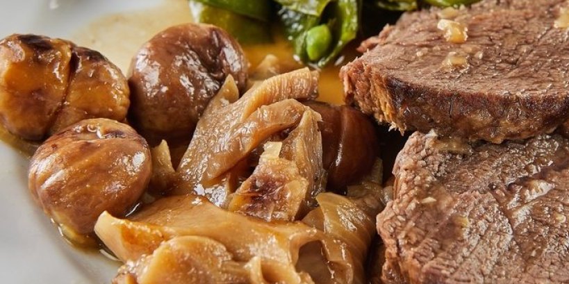 Brzo i ukusno: Sočna svinjetina iz rerne sa kestenjem