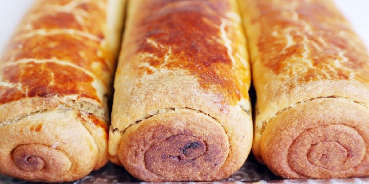 Bakina štrudla sa orasima, lepotica slavske trpeze: Mekana kao pamuk i puna fila