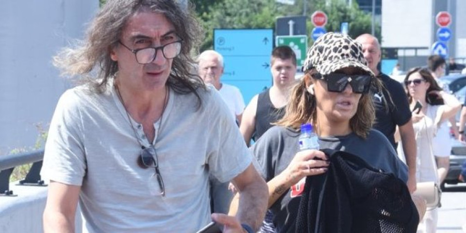 Rale oko Ane skače u gaćama: Kućni snimak osvanuo na mrežama - Pevačica ga strasno ljubi