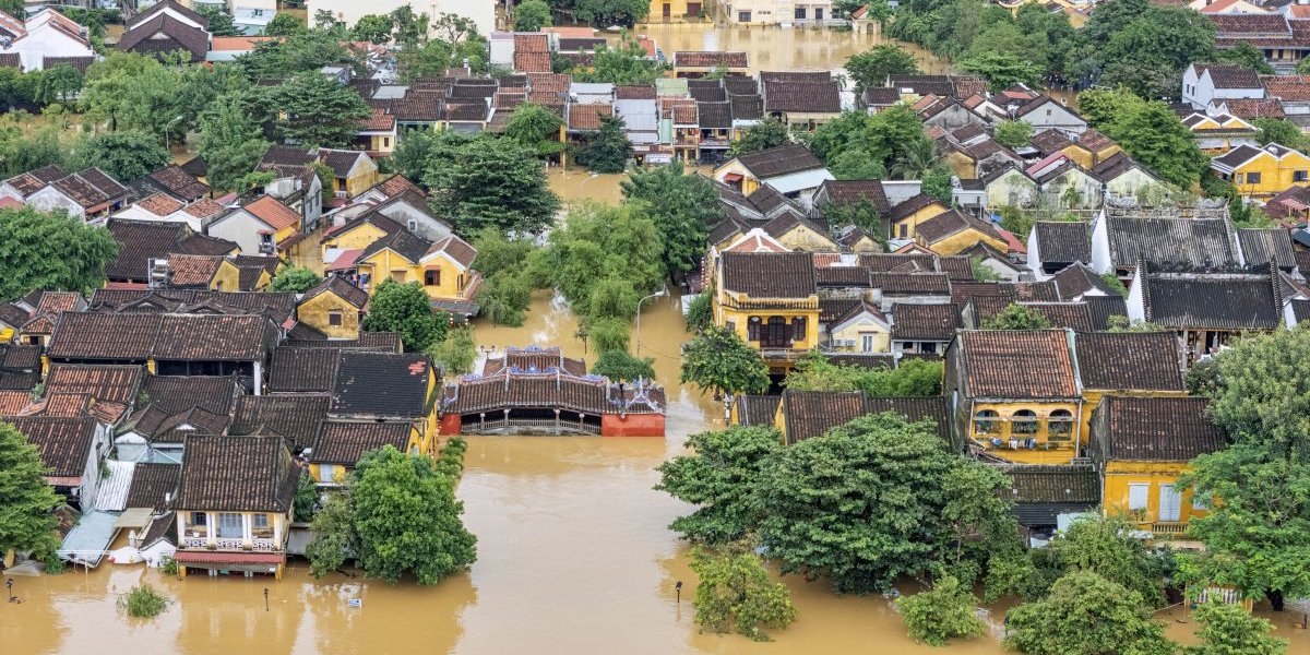 (FOTO) Stravične poplave pogodile Vijetnam, mrtve još broje: Kataklizma velikih razmera
