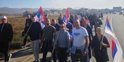 Srbi sa Kosova i Metohije nastavljaju svoj put od Gračanice do Novog Sada kako bi odali počast žrtvama i pružili podršku predsedniku Srbije Aelksandru Vučiću u borbi protiv obojene revolucije.