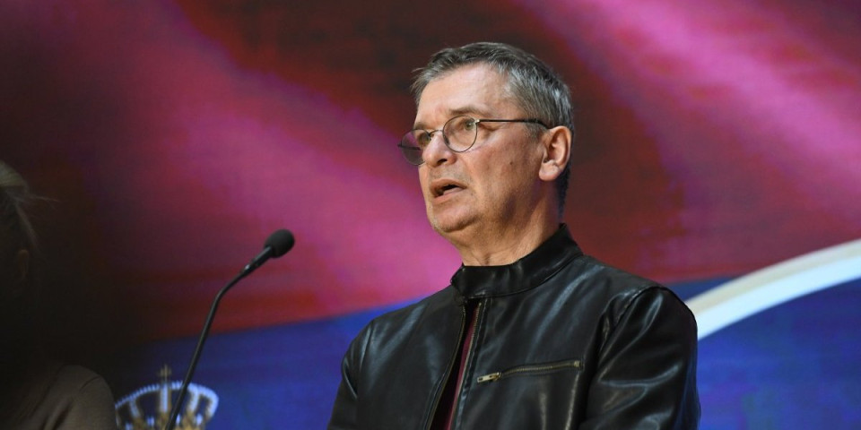 EKSKLUZIVNO! Aleksandar Jovanović Ćuta “na merama”: Šta radi lažni revolucionar kad se ugase kamere (VIDEO)