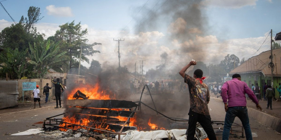 (FOTO/VIDEO) Pakao na ulicama: Više od 700 ljudi poginulo na dan izbora! Krv teče u potocima, talas nasilja na staje, vojska hitno izašla