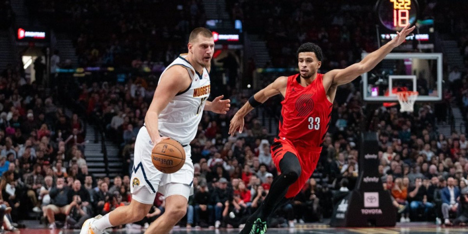 Komentatori u neverici, saigrači u transu - Magični potezi Jokića, kakva inteligencija... (VIDEO)