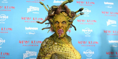 Hajdi Klum se ponovo transformisala za svoju godišnju proslavu Noći veštica, a ove godine se maskirala u Meduzu. Mnogi smatraju da je prevazišla sebe.