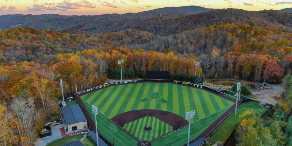 Strašna tragedija: Čuveni sportista (37) imao srčani udar za volanom, pa umro posle saobraćajne nesreće