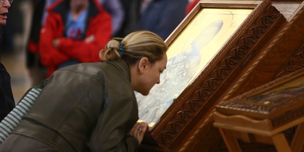 Građani odaju počast stradalima