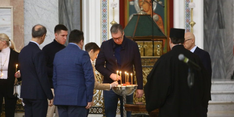 Oglasio se Vučić: U ovom tužnom trenutku važno da Srbija bude ujedinjena (FOTO)