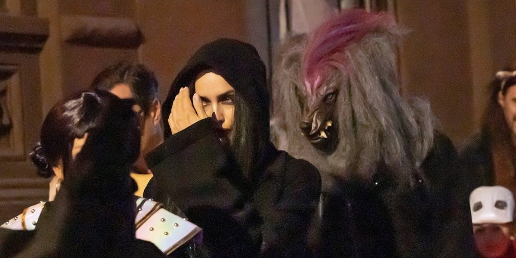 Irina Šajk i Bredli Kuper izazvali haos: Pojavili se u šok izdanju - veštica i zver privukli svu pažnju (FOTO)