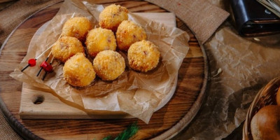 Slavsko predjelo treba da bude i dekorativno i ukusno, a kugluce od krompira su i atraktivnog izgleda i tope se u ustima.