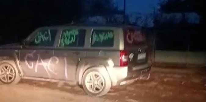 Stravično: Ljudi, pogledajte ovo - blokaderi napali građane koji su bili na liturgiji (VIDEO)