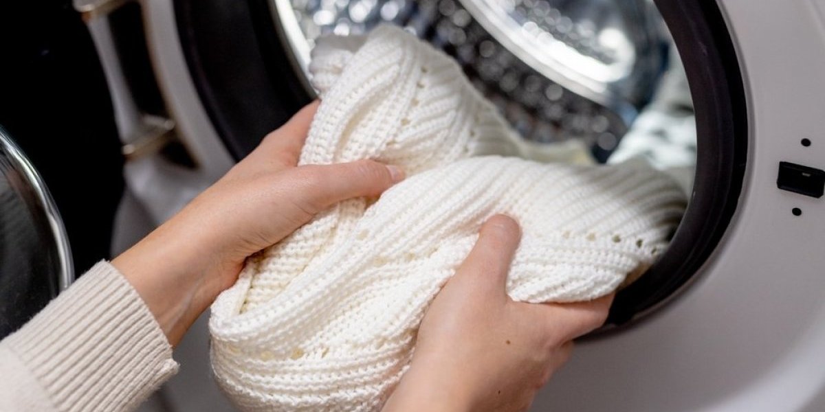 Vuneni džemper vam se skupio posle pranja? Uradite ovo i biće opet kao iz prodavnice