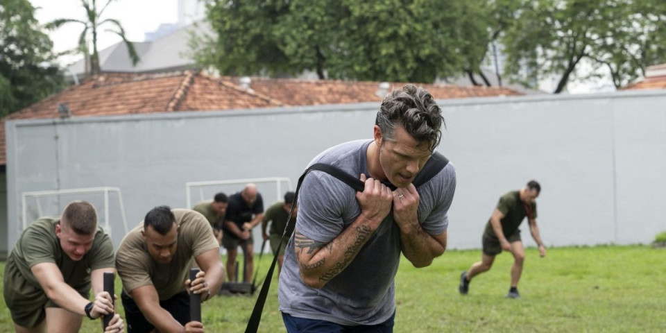 (FOTO) "Nećemo biti debeli!" Američki ministar pokazao mišiće - Mreže se usijale