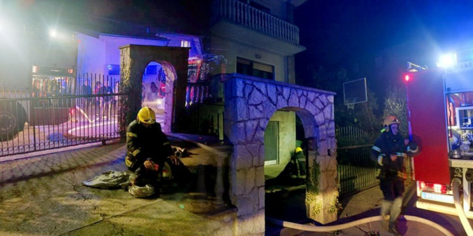 Crni dim kulja na sve strane: Gori kuća u Grockoj (FOTO)