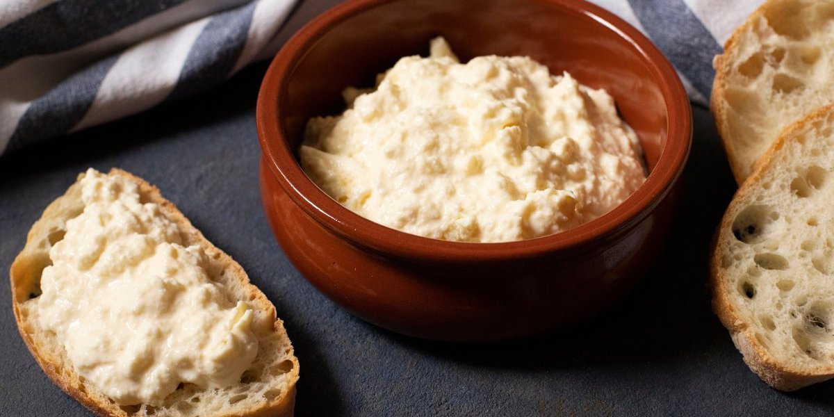 Kilo sira 600 dinara, a tek kajmak: Cene na pijacama prava bagatela - Evo šta narod najviše kupuje