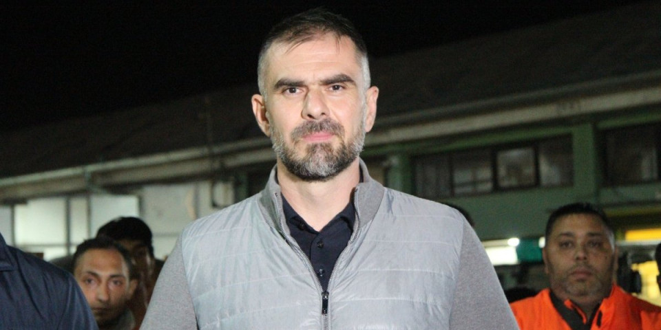 Mićin osudio paljenje novogodišnje dekoracije: Direktna posledica kontinuirane negativne kampanje neodgovornih pojedinaca