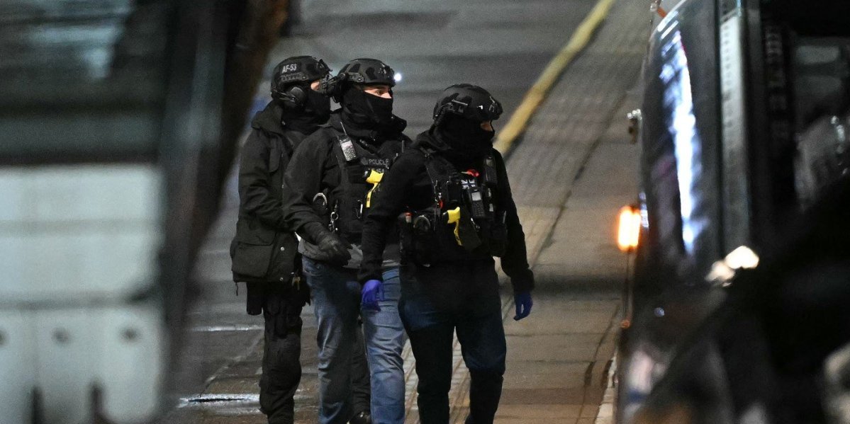 Objavljeni detalji o napadačima iz krvavog voza u Britaniji! Dvoje ljudi još uvek kritično - Oglasila se policija