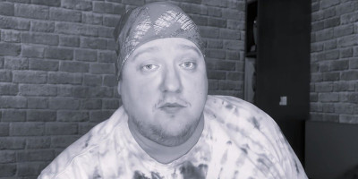 Poznati ruski glumac i stendap komičar Roman Popov, koji je preminuo 28. oktobra, posedovao je tri stana i jednu rezidenciju u moskovskoj oblasti.