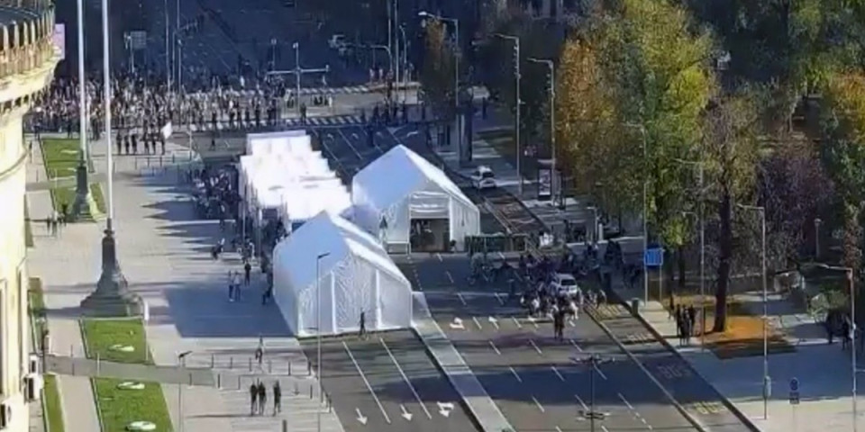 Opšti haos ispred Skupštine: 226 blokadera pokušava da sprovede teror (FOTO/VIDEO)