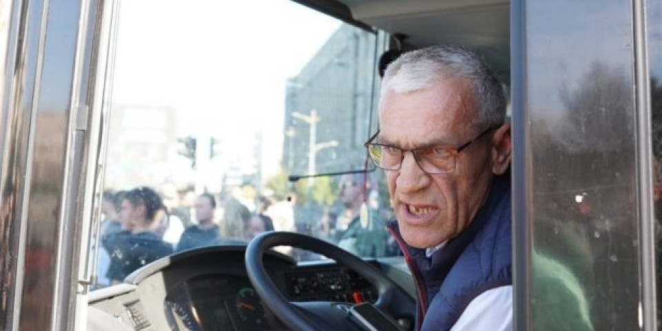 Snimak koji ne smete propustiti: Koliko autobusa ima Jaćimović?
