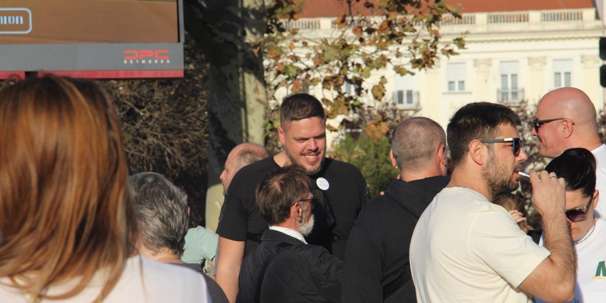 Vladimir Štimac učestvuje u nasilnom skupu ispred Skupštine