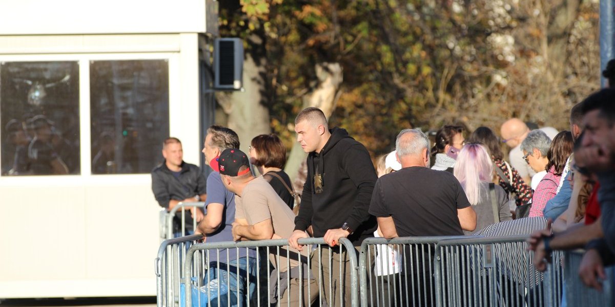 Blokaderi brutalno vređaju policiju