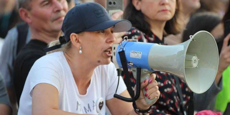 Može li bolesnije? Blokaderi direktno podstiču Dijanu Hrku da izvrši samoubistvo