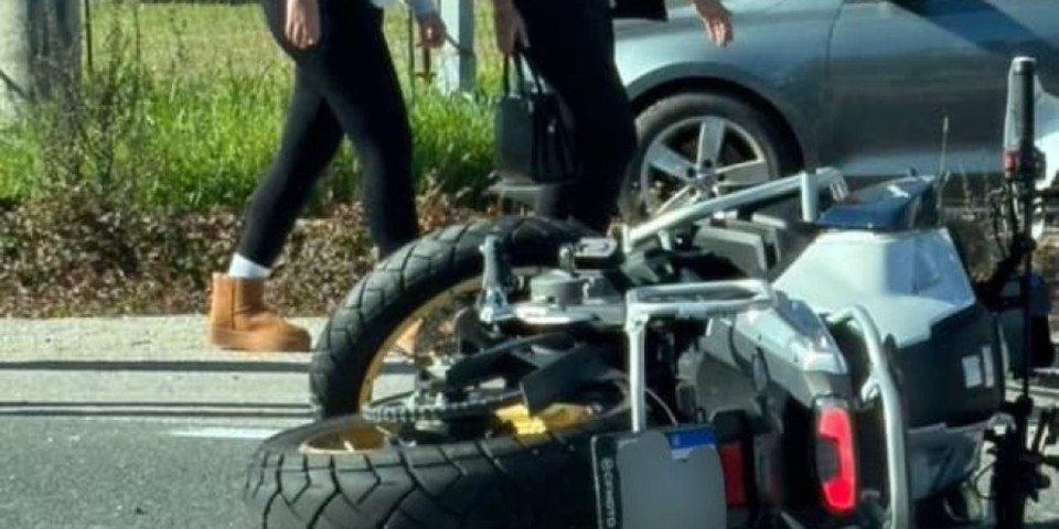 Stravičan sudar motocikla i folksvagena: Žena poginula, vozač prebačen u UKC Niš