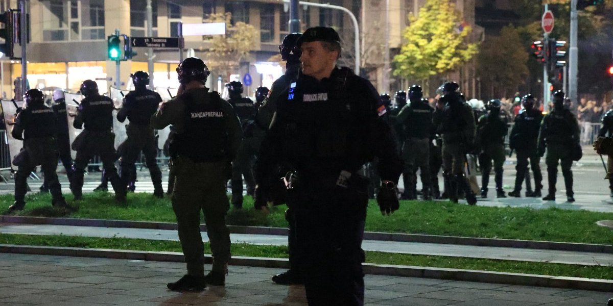 Oglasio se MUP: Uhapšeno 37 osoba, nastavljaju se privođenja